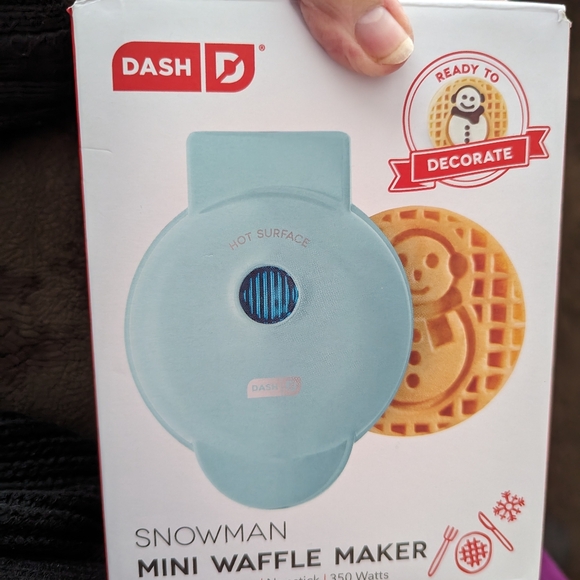 Snowman Mini Waffle Maker - Picture 3 of 4